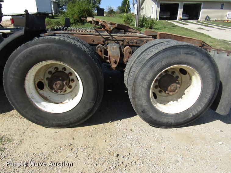 image for item DA3117 1985 Ford LNT9000 semi truck