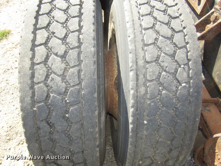 image for item DA3117 1985 Ford LNT9000 semi truck