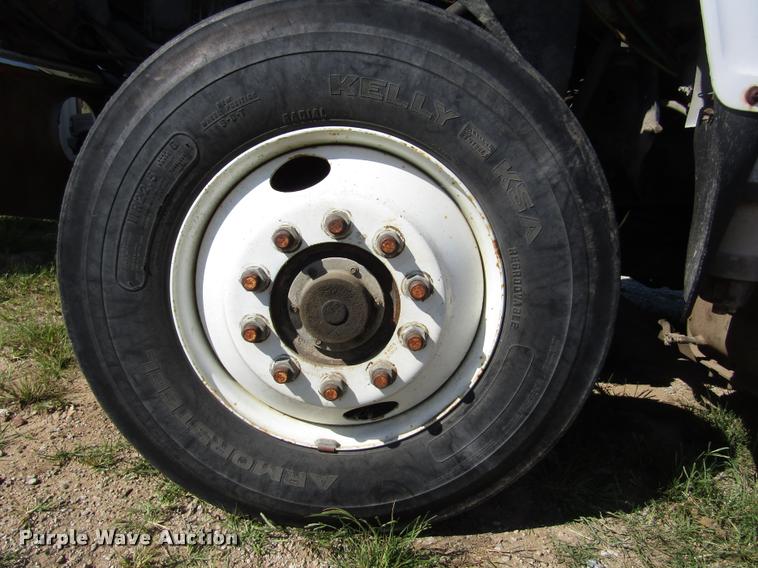 image for item DA3117 1985 Ford LNT9000 semi truck