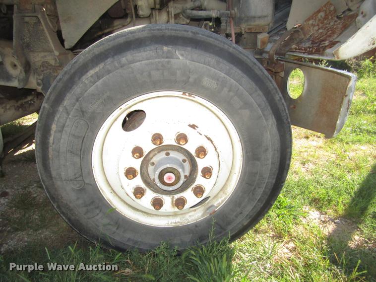 image for item DA3117 1985 Ford LNT9000 semi truck