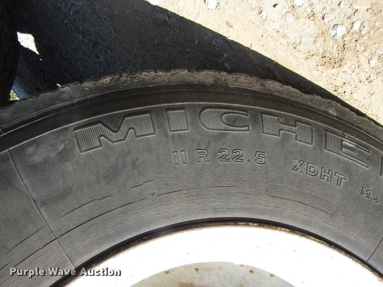 image for item DA3117 1985 Ford LNT9000 semi truck