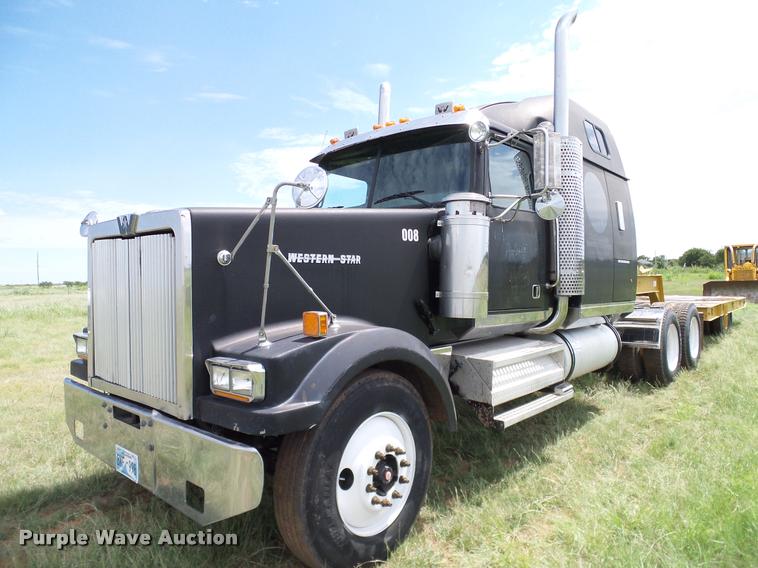 image for item DA6867 2000 Western Star 4964EX semi truck