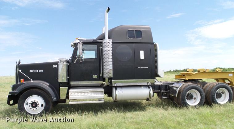 image for item DA6867 2000 Western Star 4964EX semi truck