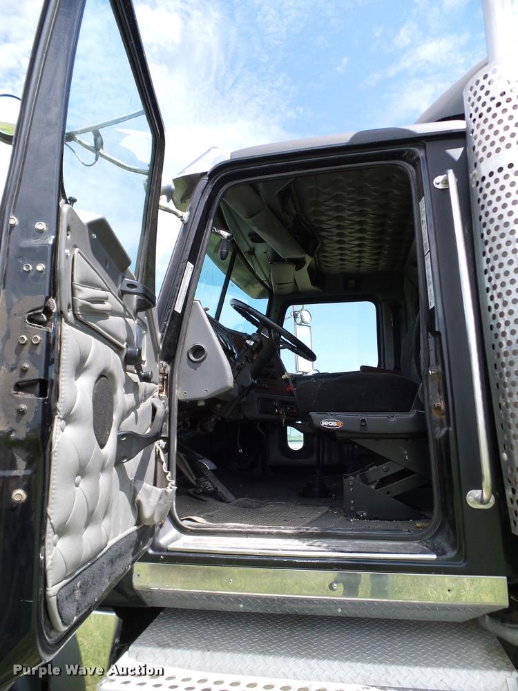 image for item DA6867 2000 Western Star 4964EX semi truck