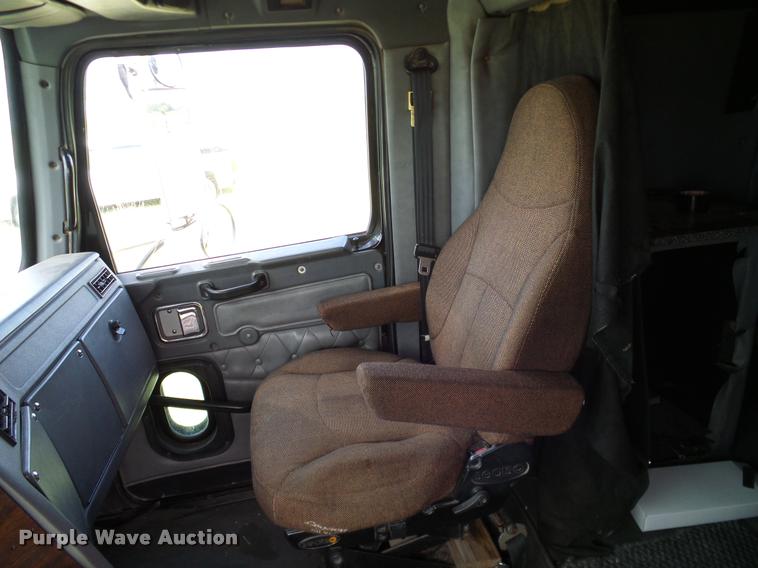 image for item DA6867 2000 Western Star 4964EX semi truck