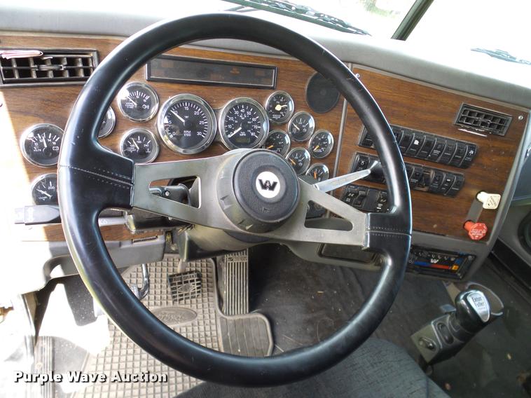 image for item DA6867 2000 Western Star 4964EX semi truck