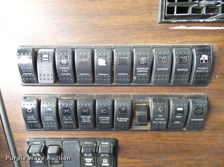 image for item DA6867 2000 Western Star 4964EX semi truck