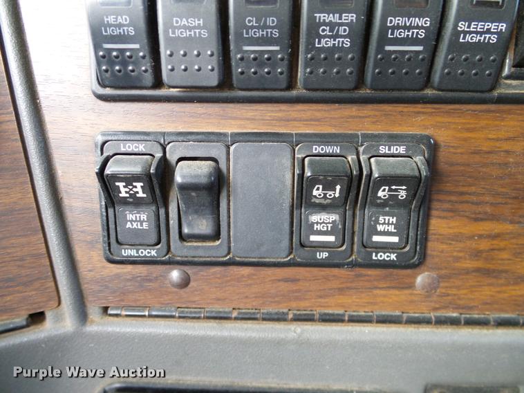 image for item DA6867 2000 Western Star 4964EX semi truck