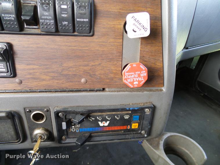 image for item DA6867 2000 Western Star 4964EX semi truck