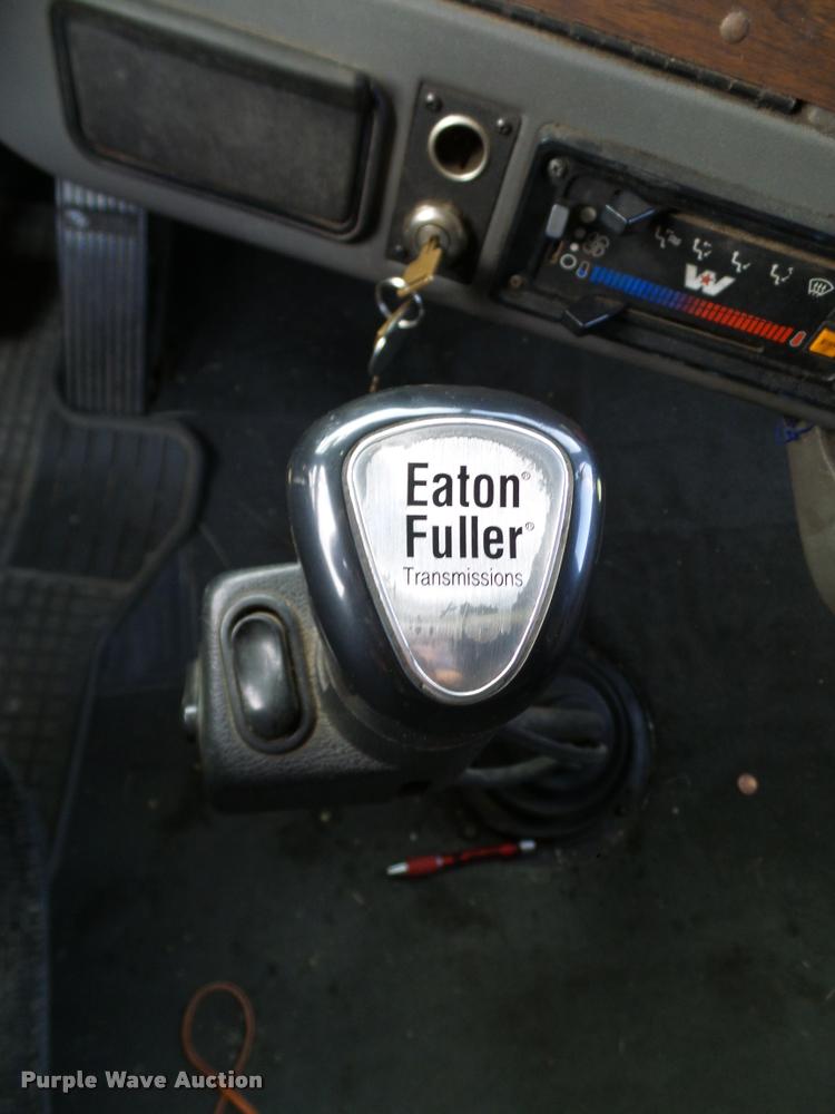 image for item DA6867 2000 Western Star 4964EX semi truck