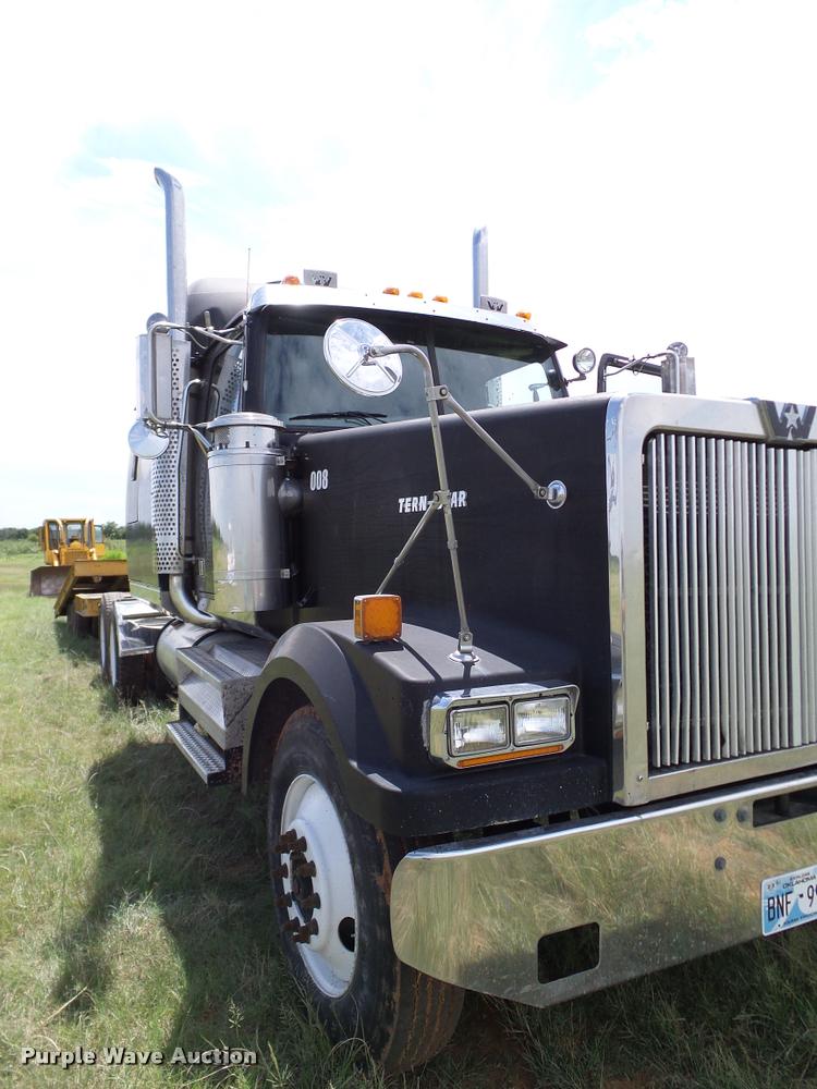 image for item DA6867 2000 Western Star 4964EX semi truck