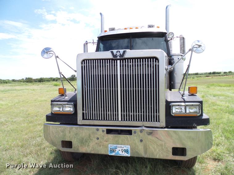 image for item DA6867 2000 Western Star 4964EX semi truck