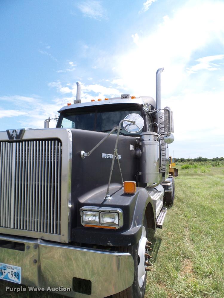 image for item DA6867 2000 Western Star 4964EX semi truck