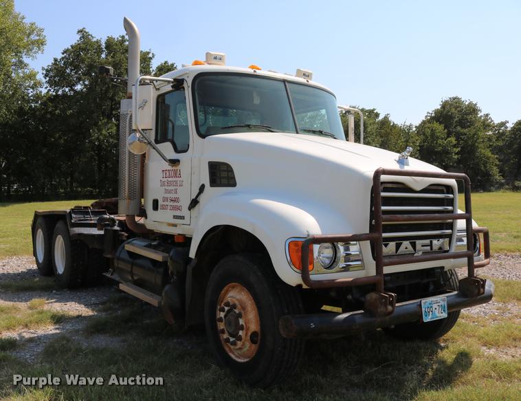 image for item DA6870 2004 Mack CV713 Granite semi truck