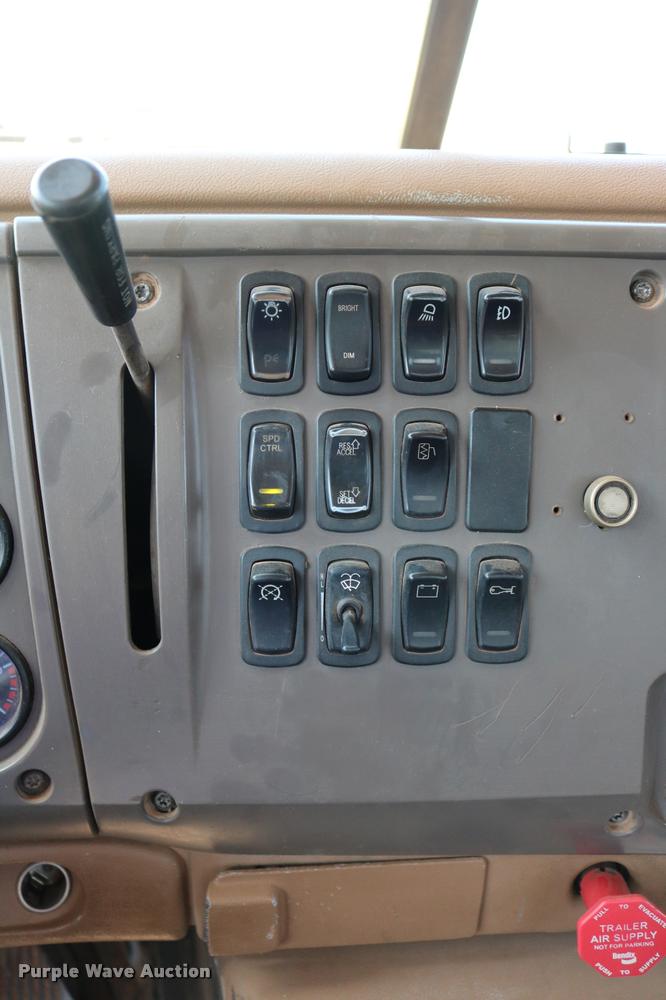 image for item DA6870 2004 Mack CV713 Granite semi truck