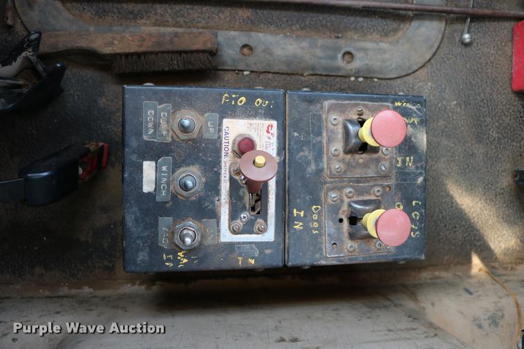 image for item DA6870 2004 Mack CV713 Granite semi truck