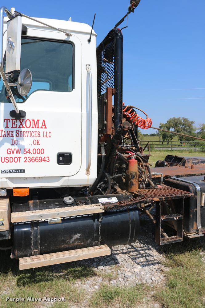 image for item DA6870 2004 Mack CV713 Granite semi truck