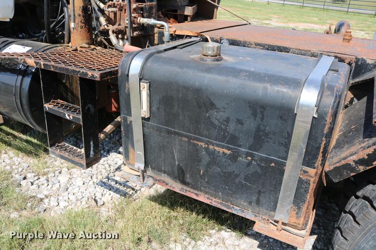 image for item DA6870 2004 Mack CV713 Granite semi truck