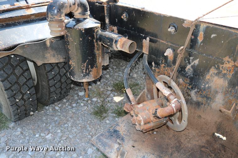 image for item DA6870 2004 Mack CV713 Granite semi truck