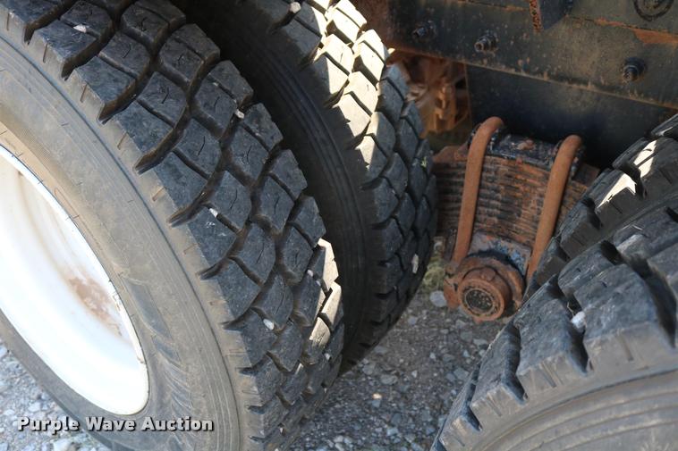 image for item DA6870 2004 Mack CV713 Granite semi truck