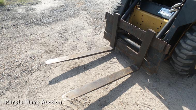 image for item DB3429 1999 New Holland LX665 skid steer