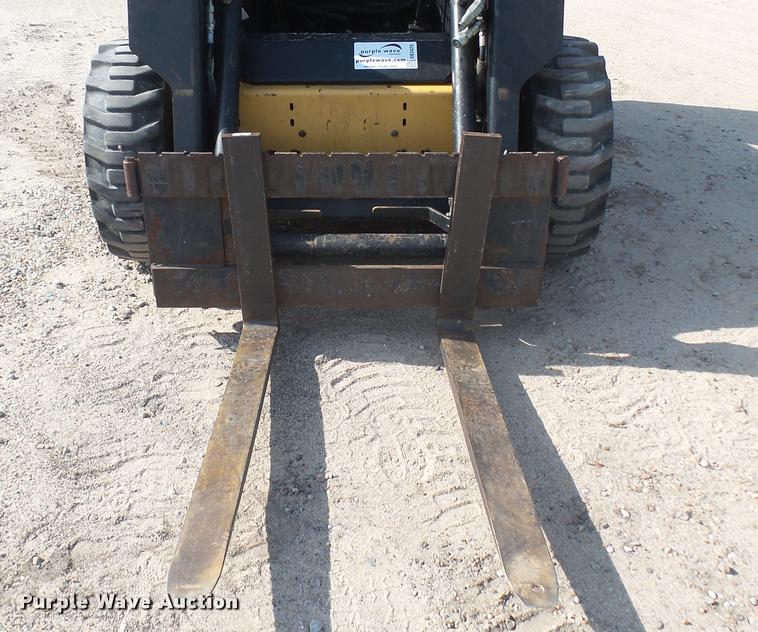 image for item DB3429 1999 New Holland LX665 skid steer