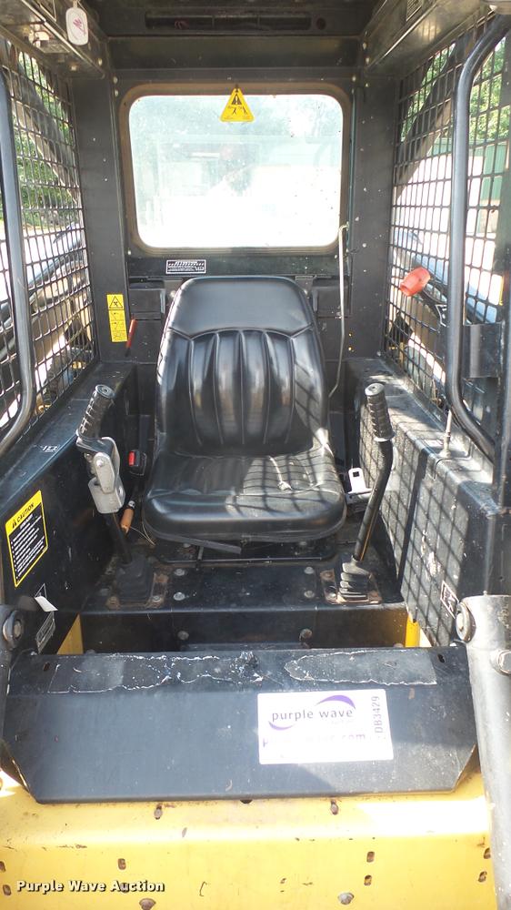 image for item DB3429 1999 New Holland LX665 skid steer