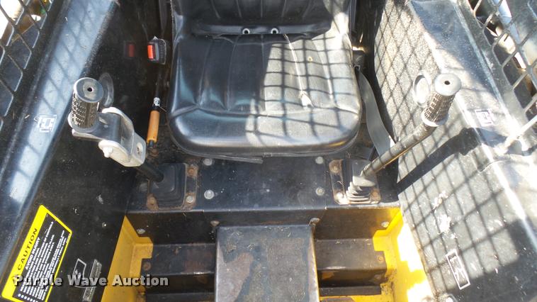 image for item DB3429 1999 New Holland LX665 skid steer