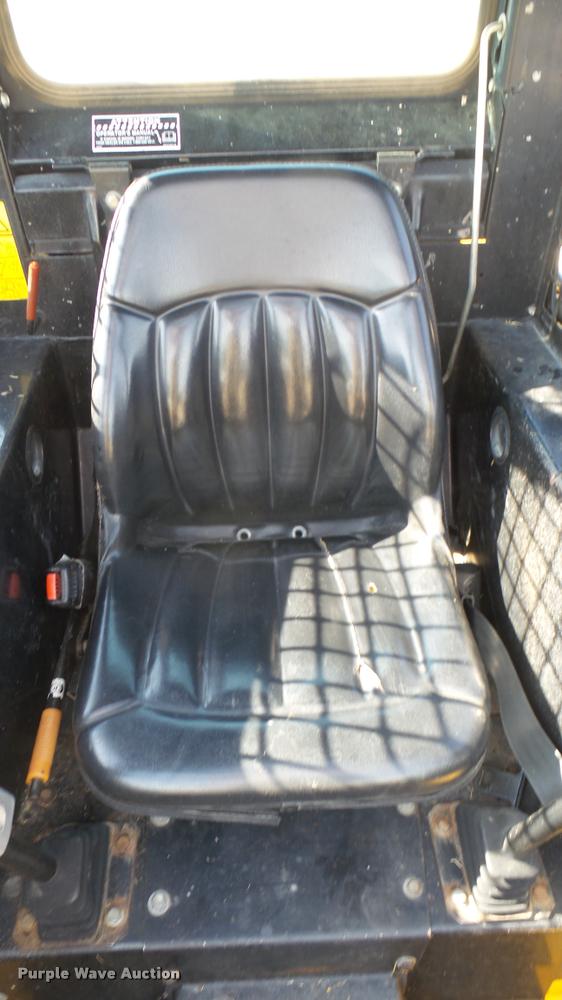 image for item DB3429 1999 New Holland LX665 skid steer