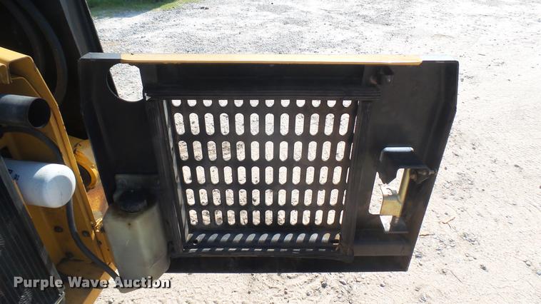 image for item DB3429 1999 New Holland LX665 skid steer