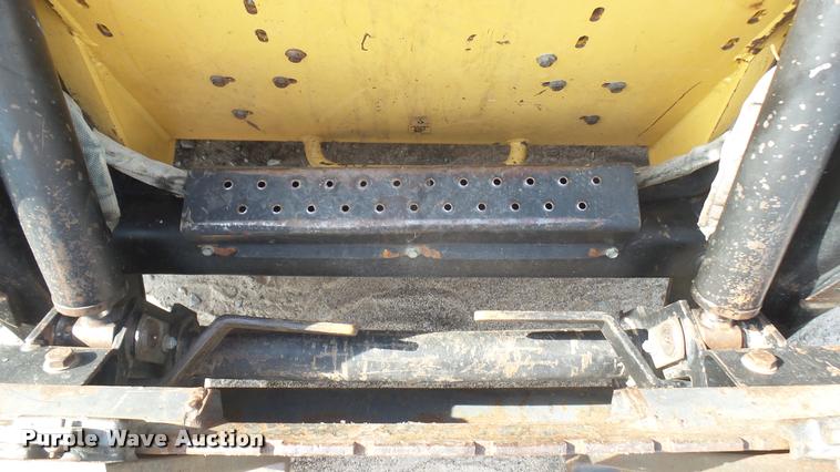 image for item DB3429 1999 New Holland LX665 skid steer