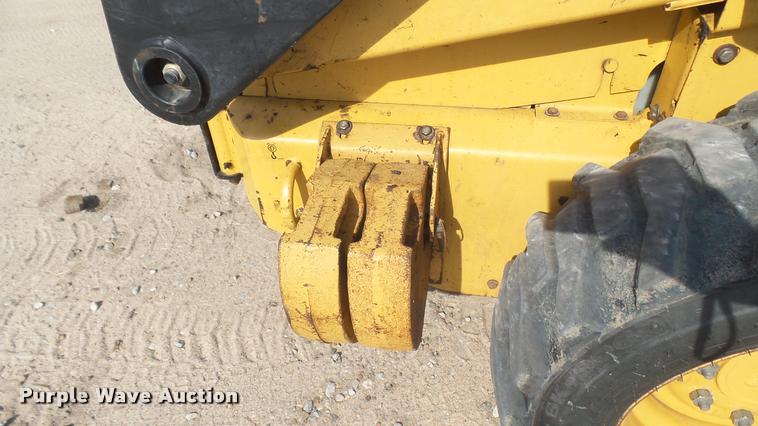 image for item DB3429 1999 New Holland LX665 skid steer