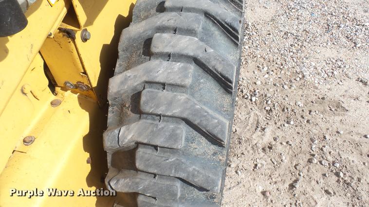 image for item DB3429 1999 New Holland LX665 skid steer