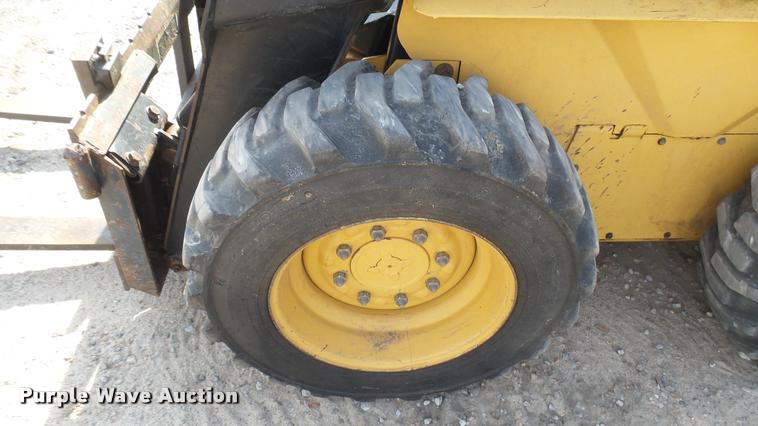 image for item DB3429 1999 New Holland LX665 skid steer