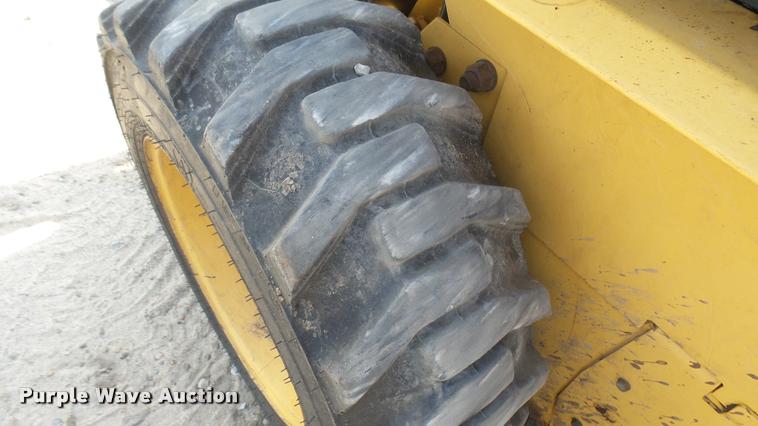 image for item DB3429 1999 New Holland LX665 skid steer