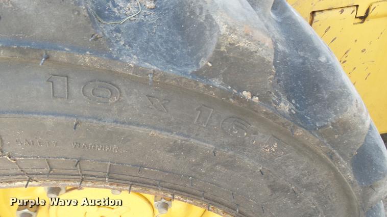 image for item DB3429 1999 New Holland LX665 skid steer