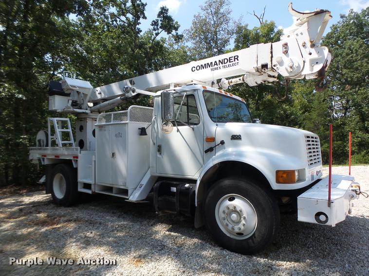 image for item DB5892 2001 International 4700 digger derrick truck