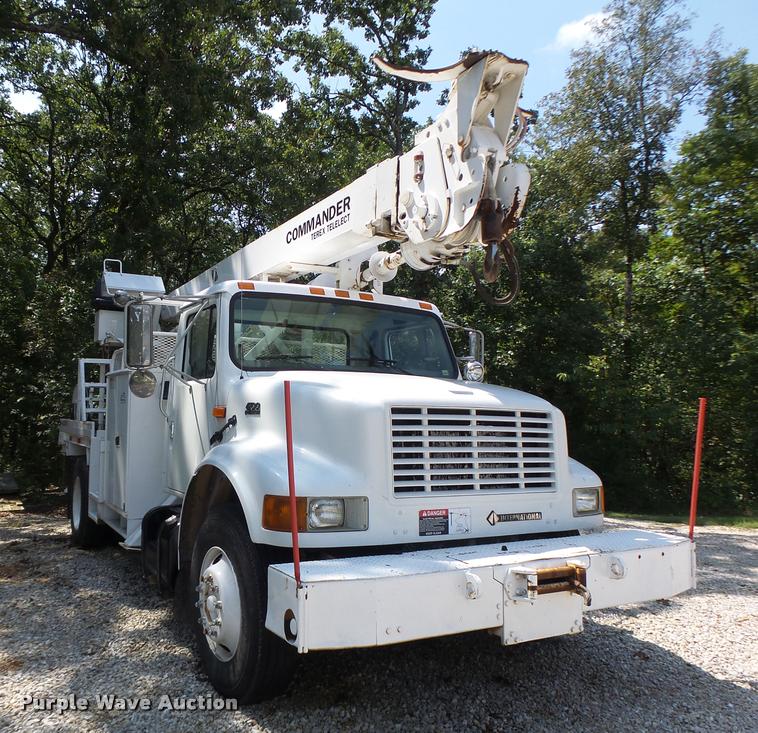 image for item DB5892 2001 International 4700 digger derrick truck