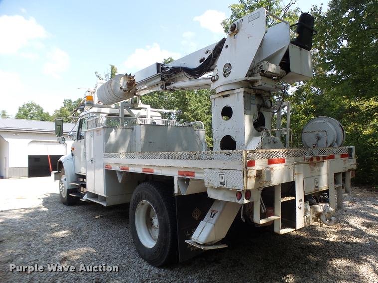 image for item DB5892 2001 International 4700 digger derrick truck
