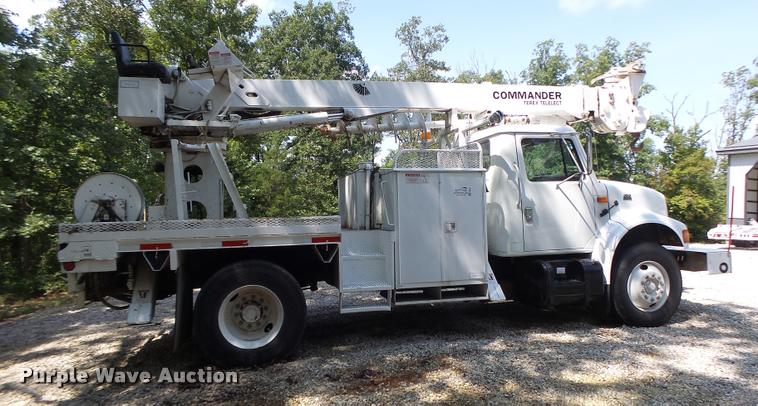 image for item DB5892 2001 International 4700 digger derrick truck