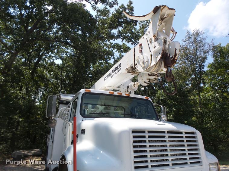 image for item DB5892 2001 International 4700 digger derrick truck