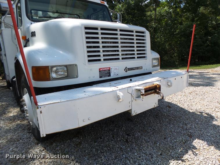 image for item DB5892 2001 International 4700 digger derrick truck