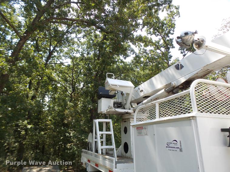 image for item DB5892 2001 International 4700 digger derrick truck