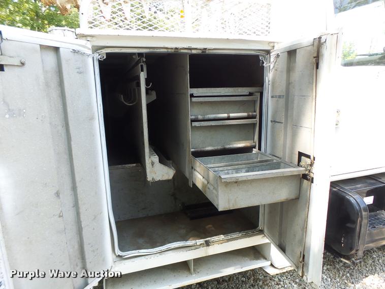 image for item DB5892 2001 International 4700 digger derrick truck