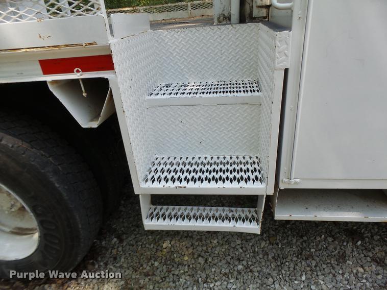 image for item DB5892 2001 International 4700 digger derrick truck