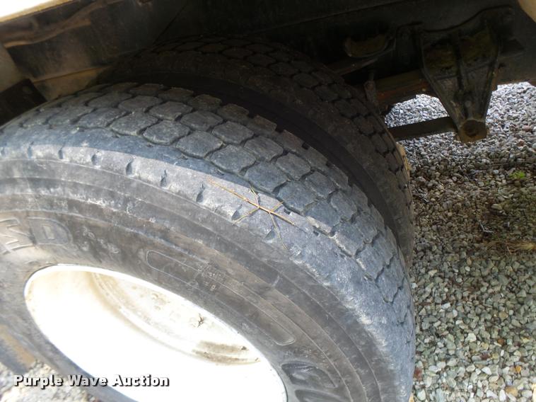 image for item DB5892 2001 International 4700 digger derrick truck