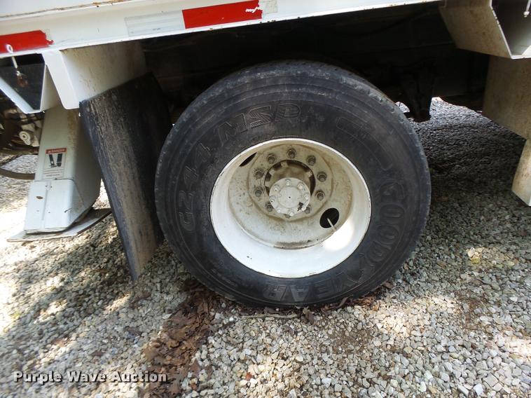 image for item DB5892 2001 International 4700 digger derrick truck