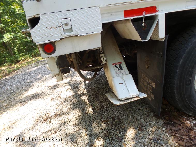image for item DB5892 2001 International 4700 digger derrick truck