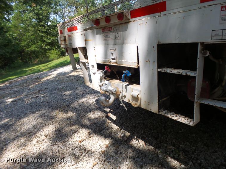 image for item DB5892 2001 International 4700 digger derrick truck