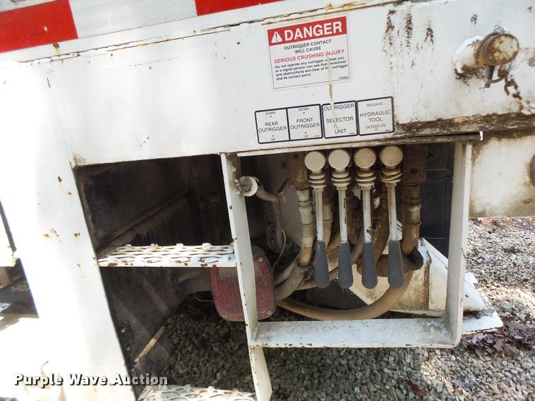 image for item DB5892 2001 International 4700 digger derrick truck